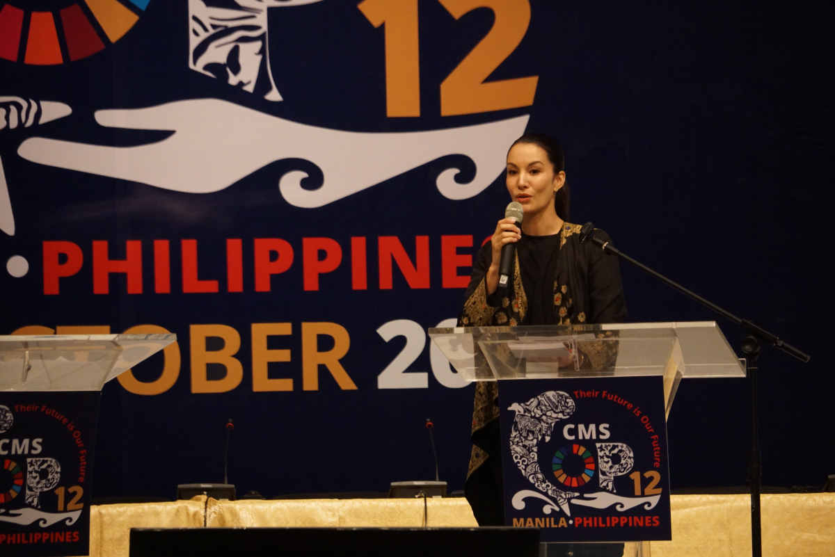 Ms Nadya Hutagalung moderating the Migratory Species Champion Awards ceremony © Aydin Bahramlouian