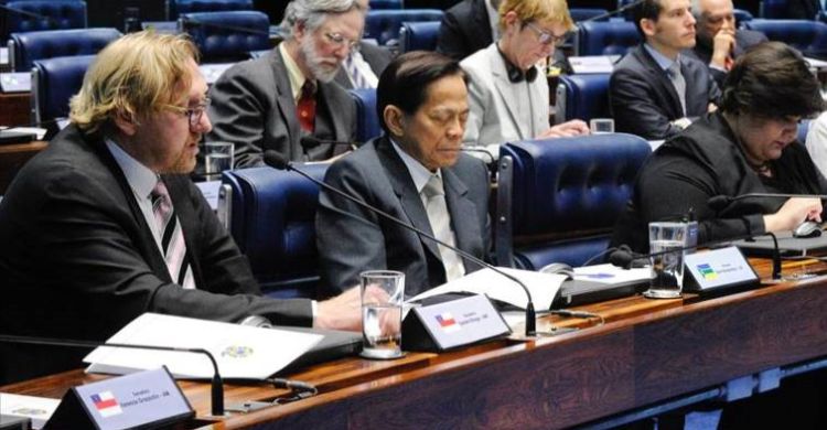 Bradnee Chambers (left) addresses the Brazilian Senate