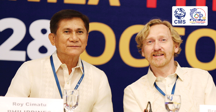 Roy Cimatu, Secretary of Environment and Natural Resources, the Philippines, and Bradnee Chambers, CMS Executive Secretary © IISD