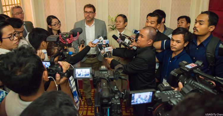Zeb Hogan at Mekong River Project Press Launch © USAID