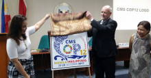 Senator Loren Legarda, Chairperson of the Senate Committee on Climate Change launching the COP12 Logo with the CMS Deputy Executive Secretary, Mr. Bert Lenten © Tine L-Roncari, UNEP/CMS Secretariat 