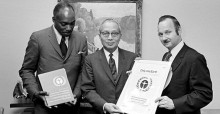Maurice Strong (right) © UNEP