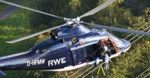 Installation of bird flight diverters by helicopter on a high voltage power line in Germany © RWE Rhein-Ruhr Netzservice 