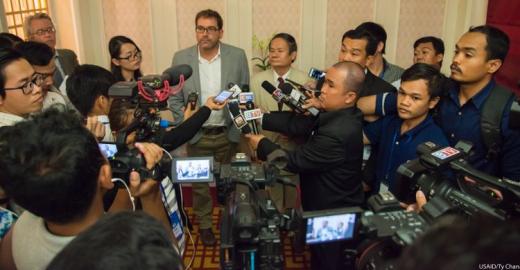 Zeb Hogan at Mekong River Project Press Launch © USAID